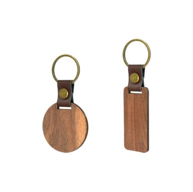 Holzschlüsselanhänger in runder und rechteckiger Form mit Metallring.