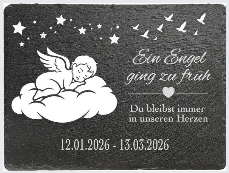 Kind auf einer Wolke, umgeben von Sternen und Vögeln, mit liebevollem Text und Daten.