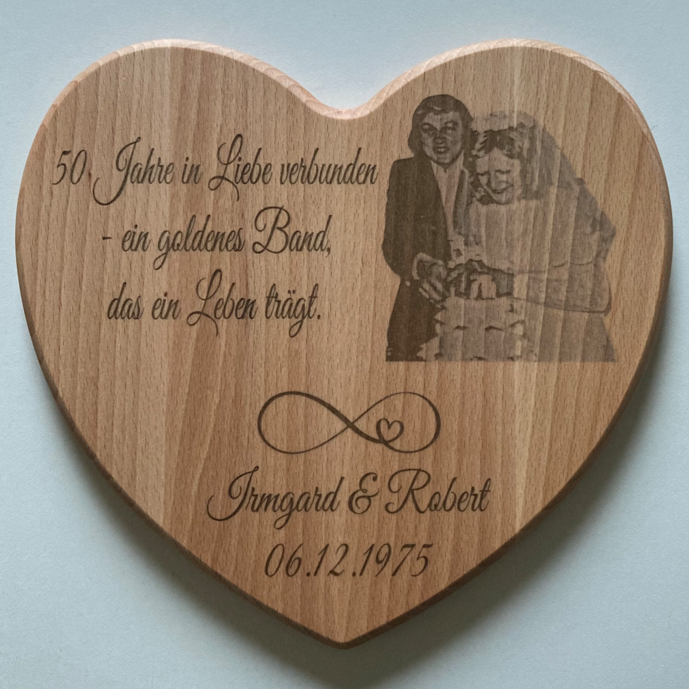 Lasergraviertes Holzgeschenk mit Wunschtext