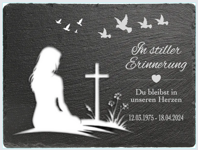 Eine sitzende Frau mit Kreuzen und Vögeln, mit der Aufschrift "In stiller Erinnerung".