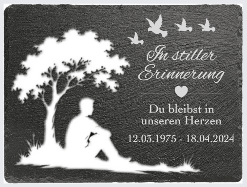 In stiller Erinnerung, Silhouette einer Person unter einem Baum mit schwirrenden Vögeln.